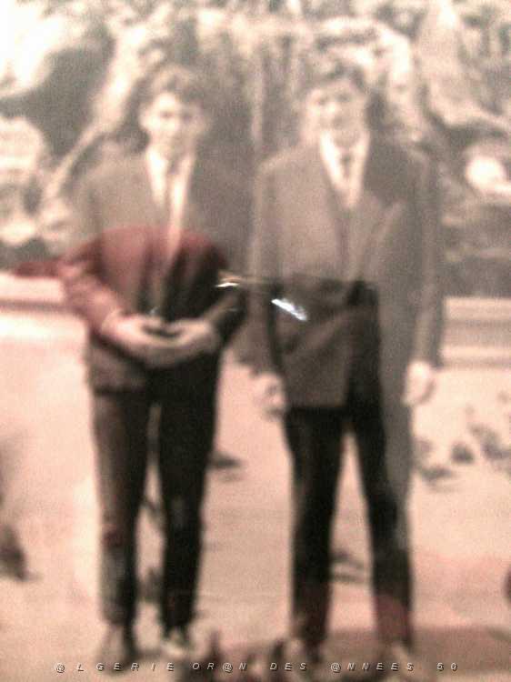 MAX ALZERAH 1049 a droite rene guyot et moi max du 1 mai 1963 a la place des terreaux lyon.jpg
